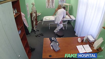 بچه ها با خالکوبی پستون, کلیپ سکسی کوتاه بکن بکن
